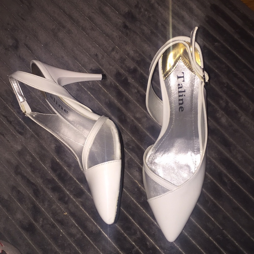 ♨️♨️NWOT-White sling back heels ♨️♨️